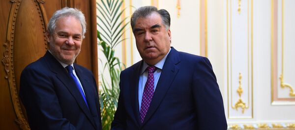 Президент Республики Таджикистан Эмомали Рахмон и Пиетро Салини - Sputnik Тоҷикистон