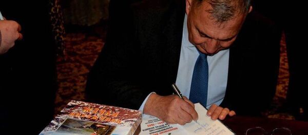 Гафур Шерматов презентовал свою книгу в Душанбе - Sputnik Таджикистан