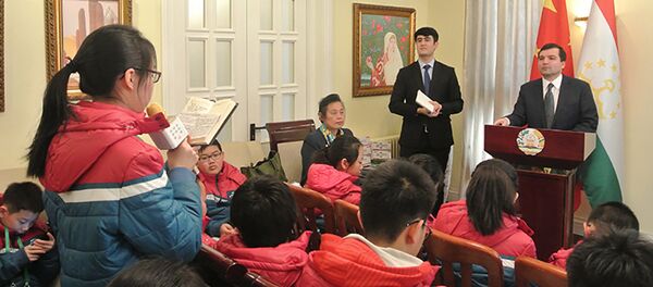 Посол Таджикистана Парвиз Давлатзода в Китае пообщался с юными журналистами - Sputnik Тоҷикистон