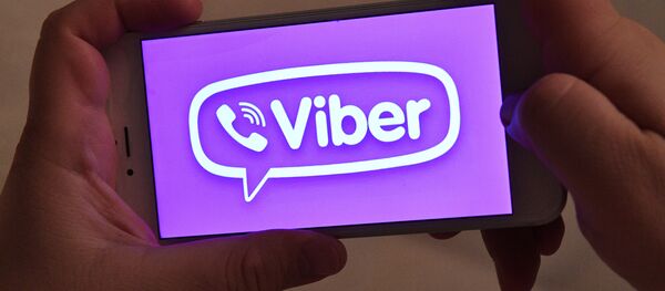 Логотип мессенджера Viber на экране смартфона, архивное фото - Sputnik Таджикистан