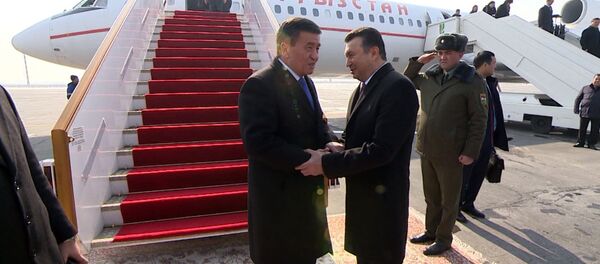 Было солнечно — видео прибытия Жээнбекова в Душанбе - Sputnik Тоҷикистон