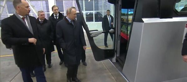 Путин собрал урожай на симуляторе комбайна в Ростове-на-Дону - Sputnik Таджикистан