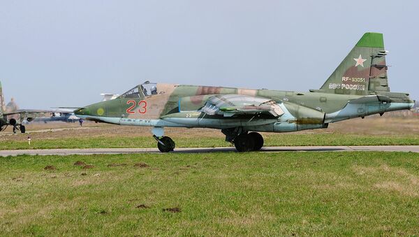 Самолеты Су-25СМ на территории авиабазы - Sputnik Таджикистан