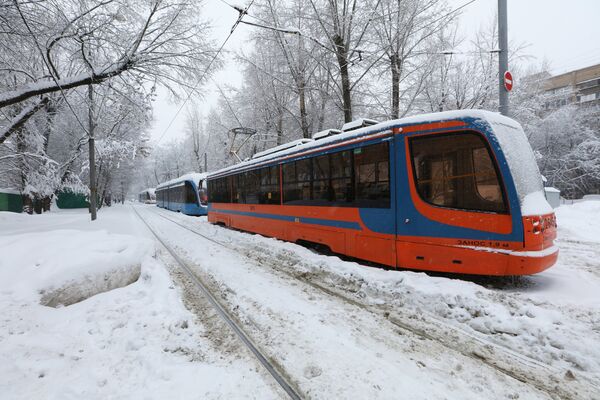 Трамвай в Москве в снегопад, архивное фото - Sputnik Таджикистан