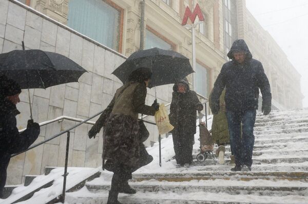 Снегопад в Москве, архивное фото Снегопад в Москве, архивное фото - Sputnik Тоҷикистон