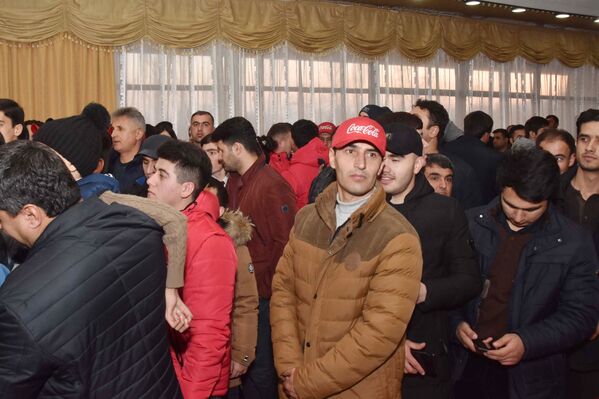 Футбольные болельщики Душанбе ожидают пресс-конференции по чемпионату мира по футболу - Sputnik Таджикистан