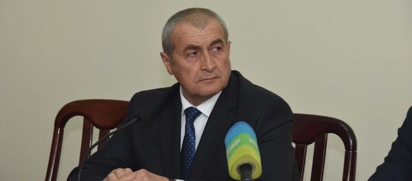 Министр сельского хозяйства Иззатулло Саттори, архивное фото Министр сельского хозяйства Иззатулло Саттори, архивное фото - Sputnik Тоҷикистон