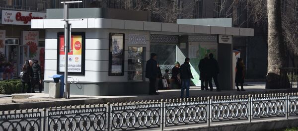 Автобусная остановка в Душанбе, архивное фото - Sputnik Тоҷикистон