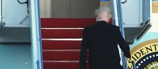 Лысина президента США Дональда Трампа попала на видео - Sputnik Таджикистан