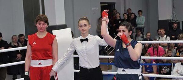 Лолабегим Мемоншоева заняла первое место на чемпионате Москвы по боксу - Sputnik Тоҷикистон