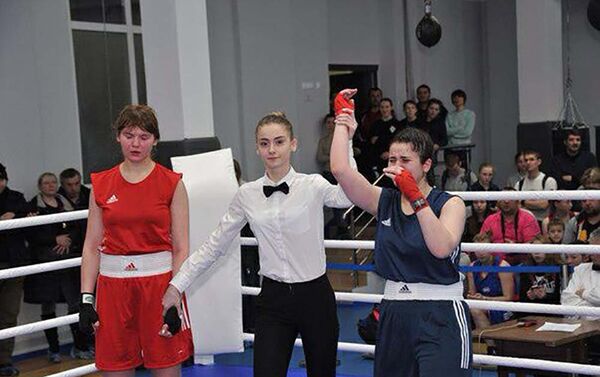 Лолабегим Мемоншоева заняла первое место на чемпионате Москвы по боксу - Sputnik Таджикистан
