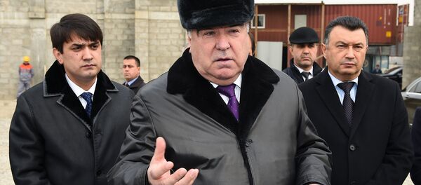 Эмомали Рахмон в Центральной мечети в Душанбе Эмомали Рахмон в Центральной мечети в Душанбе - Sputnik Тоҷикистон