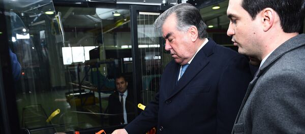 Эмомали Рахмон дал старт строительству завода в Душанбе - Sputnik Таджикистан