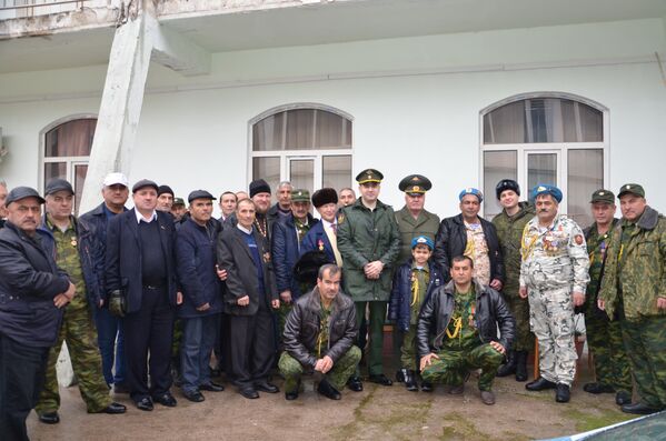 В посёлок Варзоб была доставлена гуманитарная помощь от военно-следственного отдела при 201 РВБ - Sputnik Таджикистан