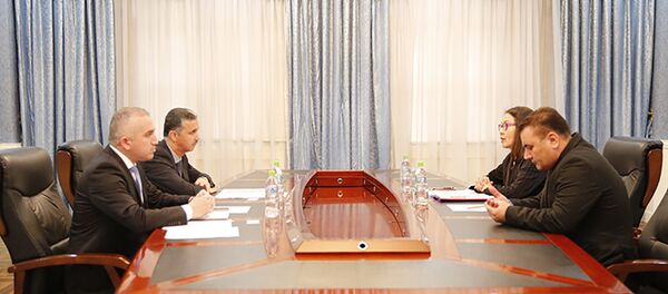 Встреча заместителя Министра иностранных дел РТ с Главой Делегации Международной Федерации Обществ Красного Креста в Центральной Азии - Sputnik Тоҷикистон