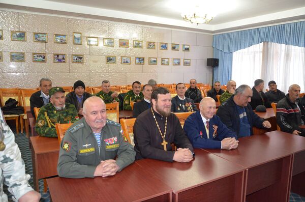 В посёлок Варзоб была доставлена гуманитарная помощь от военно-следственного отдела при 201 РВБ В посёлок Варзоб была доставлена гуманитарная помощь от военно-следственного отдела при 201 РВБ - Sputnik Таджикистан