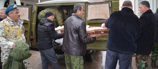 В посёлок Варзоб была доставлена гуманитарная помощь от военно-следственного отдела при 201 РВБ В посёлок Варзоб была доставлена гуманитарная помощь от военно-следственного отдела при 201 РВБ - Sputnik Таджикистан