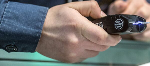 Электрошокер, архивное фото - Sputnik Таджикистан