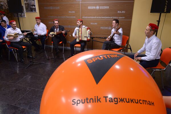Празднование двухлетия Sputnik Таджикистан, музыкальный ансамбль НУР - Sputnik Таджикистан