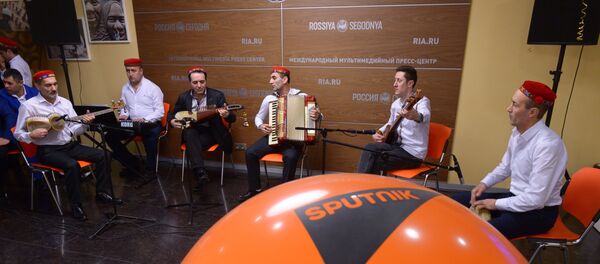 Празднование двухлетия Sputnik Таджикистан, музыкальный ансамбль НУР Празднование двухлетия Sputnik Таджикистан, музыкальный ансамбль НУР - Sputnik Тоҷикистон