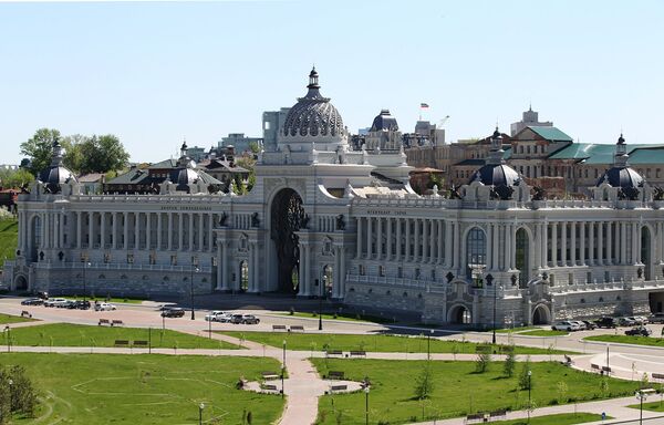 Дворец земледельцев в Казани расположен в сердце столицы Татарстана на Дворцовой площади. Строительство продолжалось с 2008 по 2010 годы. Служит штаб-квартирой Минсельхоза республики Дворец земледельцев в Казани расположен в сердце столицы Татарстана на Дворцовой площади. Строительство продолжалось с 2008 по 2010 годы. Служит штаб-квартирой Минсельхоза республики - Sputnik Таджикистан