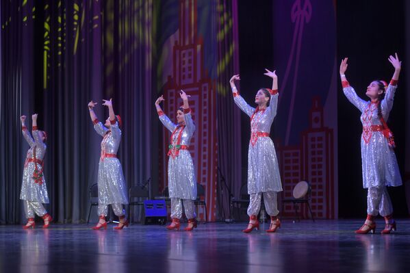 Фестиваль искусств в честь Алмазного Юбилея Ага-Хана IV Юбилейное творчество - Sputnik Таджикистан