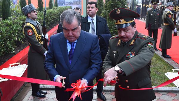 Президент Таджикистана Эмомали Рахмон открыл Центр управления Вооруженными силами Республики Таджикистан - Sputnik Таджикистан