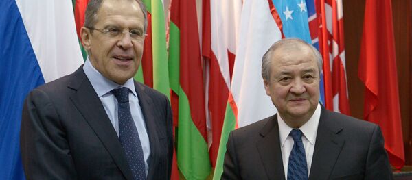 Министр иностранных дел РФ Сергей Лавров с министром иностранных дел Узбекистана Абдулазизом Камиловым - Sputnik Таджикистан