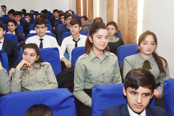 Встреча с ветеранами афганской войны в школе номер 8 города Душанбе, архивное фото - Sputnik Таджикистан