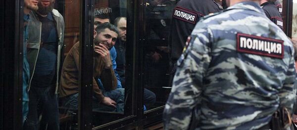 Обвиняемые по делу о беспорядках на Хованском кладбище в Мосгорсуде. 21 февраля 2018 Обвиняемые по делу о беспорядках на Хованском кладбище в Мосгорсуде. 21 февраля 2018 - Sputnik Таджикистан