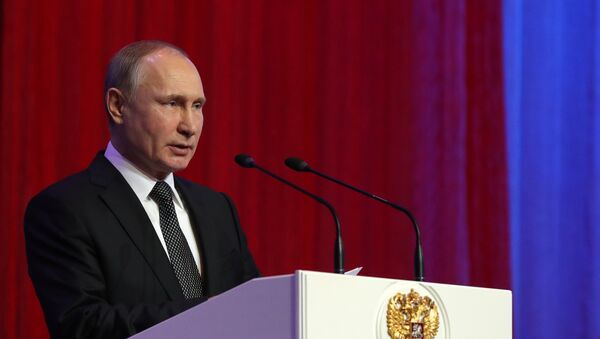 Президент РФ В. Путин посетил торжественный вечер, посвящённый Дню защитника Отечества - Sputnik Таджикистан
