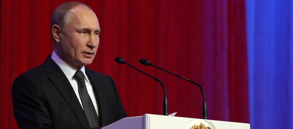 Президент РФ В. Путин посетил торжественный вечер, посвящённый Дню защитника Отечества - Sputnik Таджикистан