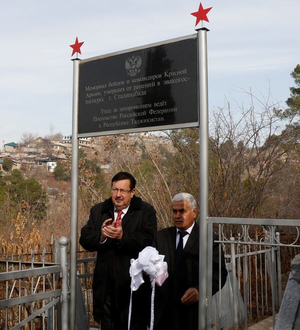 Мемориальный комплекс  на православном кладбище в Душанбе. - Sputnik Таджикистан