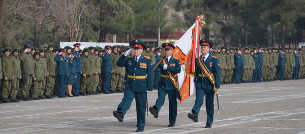 Военнослужащих 201 РВБ поздравили с Днем защитника Отечества Военнослужащих 201 РВБ поздравили с Днем защитника Отечества - Sputnik Таджикистан