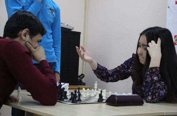 Юные участники шахматного турнира в НУР - Sputnik Таджикистан
