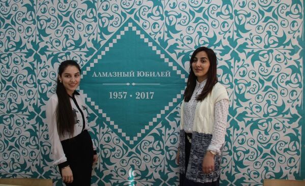 Девушки волонтеры на шахматном турнире в НУР - Sputnik Таджикистан