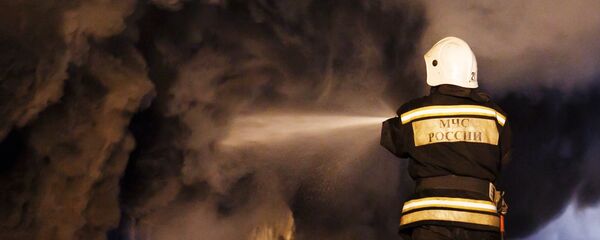 Сотрудники пожарной службы МЧС РФ, архивное фото - Sputnik Таджикистан