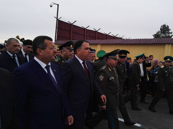 Открытие КПП на таджикско-узбекской границе, связывающего Самарканд и Пенджикент - Sputnik Таджикистан