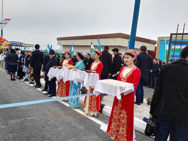 Открытие КПП на таджикско-узбекской границе, связывающего Самарканд и Пенджикент - Sputnik Таджикистан