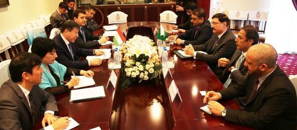 Министр внутренних дел, генерал-полковник милиции Рахимзода Рамазон Хамро встретился с делегацией Исламской Республики Пакистан Министр внутренних дел, генерал-полковник милиции Рахимзода Рамазон Хамро встретился с делегацией Исламской Республики Пакистан - Sputnik Таджикистан