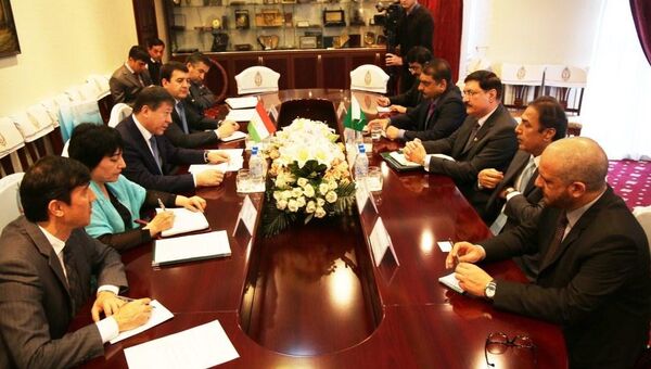 Министр внутренних дел, генерал-полковник милиции Рахимзода Рамазон Хамро встретился с делегацией Исламской Республики Пакистан - Sputnik Таджикистан