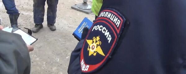 Проверка документов у мигрантов, архивное фото - Sputnik Тоҷикистон