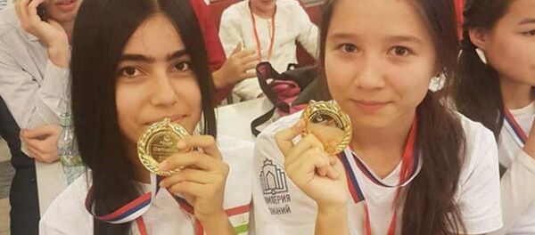 Школьницы из Таджикистана Ёсуман Исмонзода и Манижа Тошболтаева завоевали первые места на международной олимпиаде по ментальной арифметике в Москве Школьницы из Таджикистана Ёсуман Исмонзода и Манижа Тошболтаева завоевали первые места на международной олимпиаде по ментальной арифметике в Москве - Sputnik Тоҷикистон