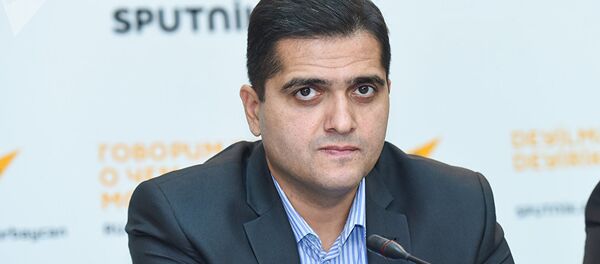 Политолог Эльхан Шахиноглу - Sputnik Таджикистан
