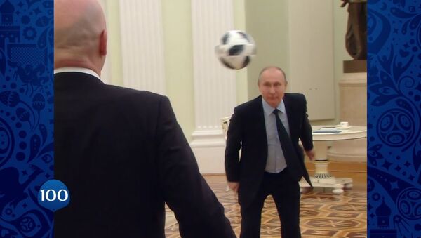 Путин и Инфантино сыграли в футбол - Sputnik Тоҷикистон