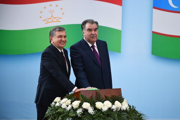 Президент Узбекистана Шавкат Мирзиёев и президент Таджикистана Эмомали Рахмон  - Sputnik Таджикистан