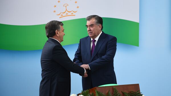 Президент Узбекистана Шавкат Мирзиёев и президент Таджикистана Эмомали Рахмон - Sputnik Тоҷикистон