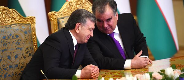 Президент Узбекистана Шавкат Мирзиёев и президент Таджикистана Эмомали Рахмон - Sputnik Тоҷикистон