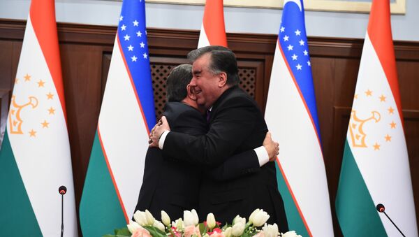 Президент Узбекистана Шавкат Мирзиёев и президент Таджикистана Эмомали Рахмон - Sputnik Тоҷикистон