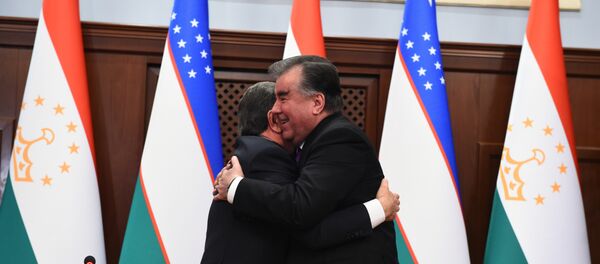 Президент Узбекистана Шавкат Мирзиёев и президент Таджикистана Эмомали Рахмон Президент Узбекистана Шавкат Мирзиёев и президент Таджикистана Эмомали Рахмон - Sputnik Таджикистан